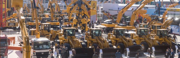 在bauma China（上海寶馬展） 2014的平地機、 卡車、 挖掘機、 起重機、 混凝土配料機